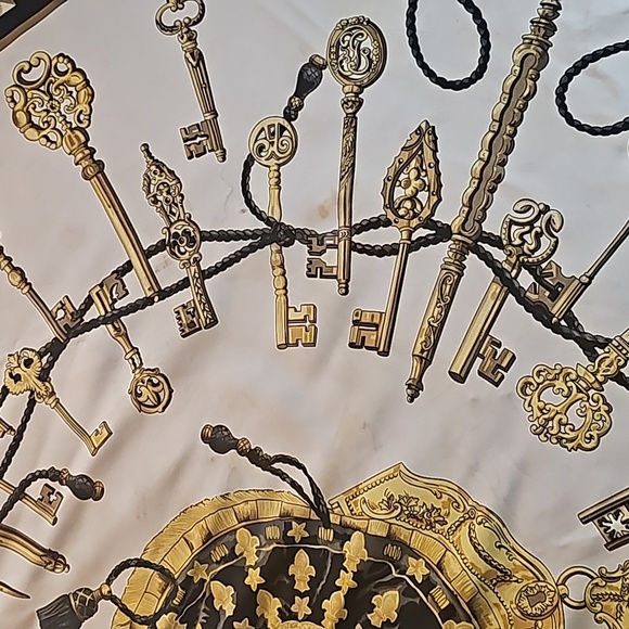 Vintage Hermes 34" rolled edge silk scarf 1991 - Picture 9 of 10